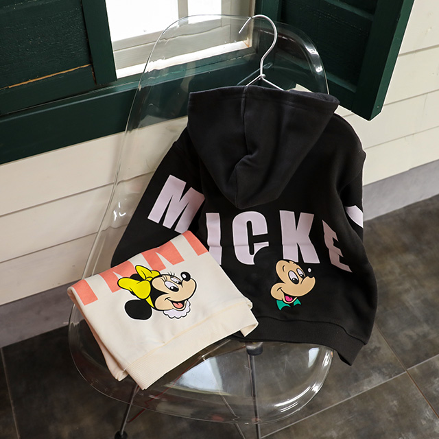 disneyバックロゴパーカー
