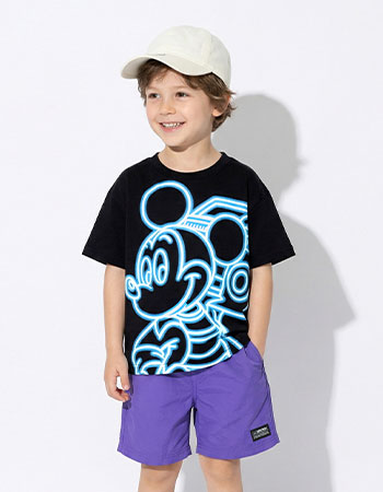 こども服　Disney ネオン蓄光Tシャツ